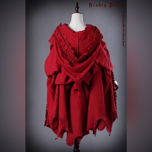 Little Red Riding Hood (Cape) - Picture 3 of 5